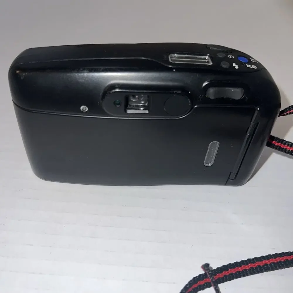Yashica Elite 70 Zoom 35mm Film Camera 38-70mm Lens Kyocera Tested Japan